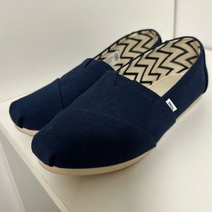 Navy Toms flats. Worn only once or twice. Size 7.5 W. Excellent condition